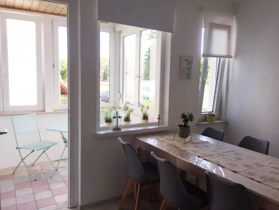 22B Grosse Wohnung Mit Balkon, Smarttv Und Wlan Korb Exterior photo