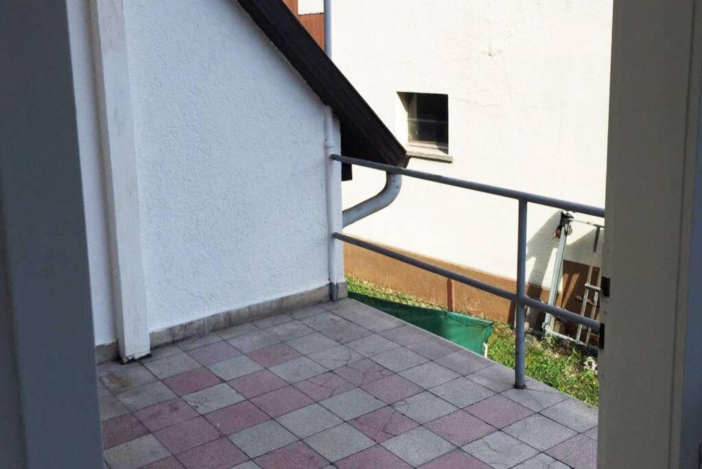 22B Grosse Wohnung Mit Balkon, Smarttv Und Wlan Korb Exterior photo